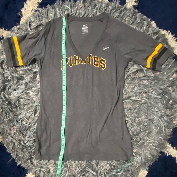 MLB, Pirates tee ~ Ladies cut, Super soft ~ Baseball - Picture 4 of 7